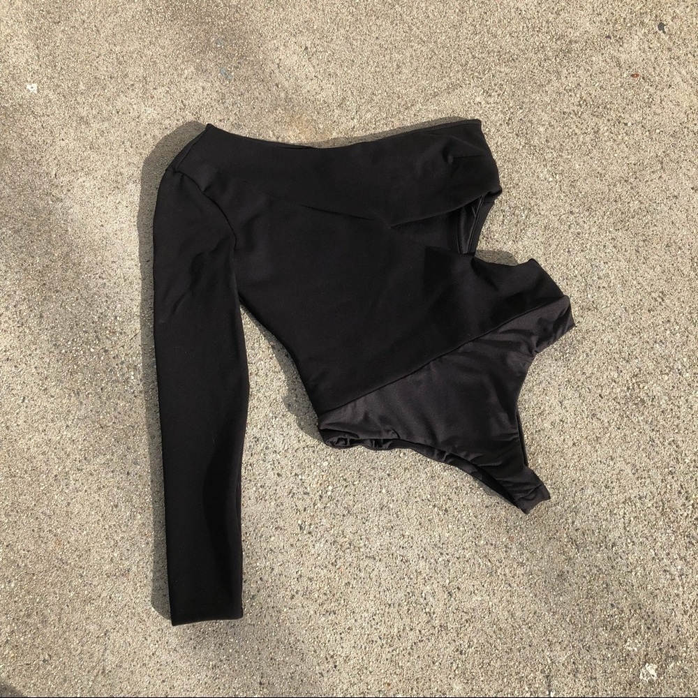 H:ours Revolve black one shoulder‎ cutout bodysuit
